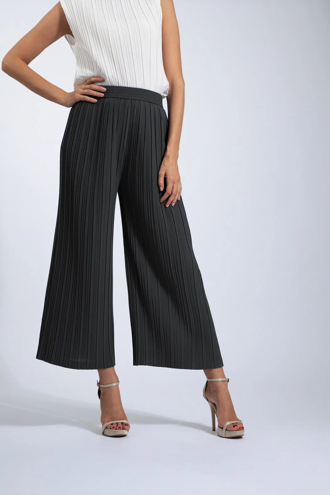 Andrea Small Pleat Straight Cut Pants (Matte Fabric)