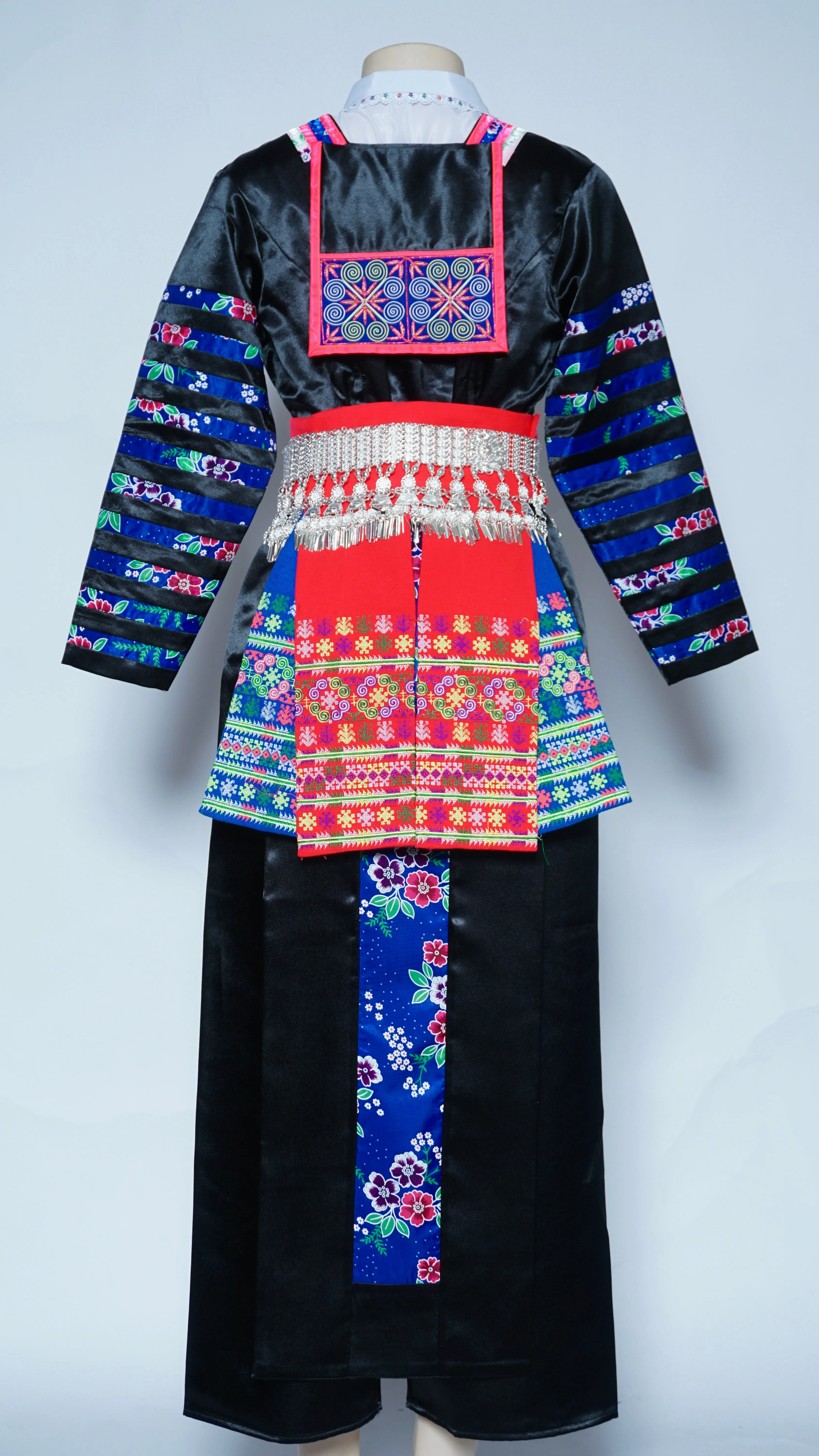 Hmong Txaij Blue Floral Outfit (40")